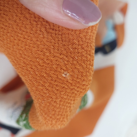 Vintage 80s Beige GeishaFace Rayon Crepe Scarf./ bandana - Picture 9 of 9